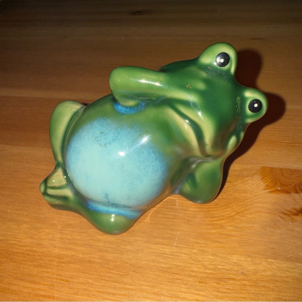 Vintage Frog “Relaxing” Figurine Glazed Ceramic Hand Painted Green 4” Zero flaws